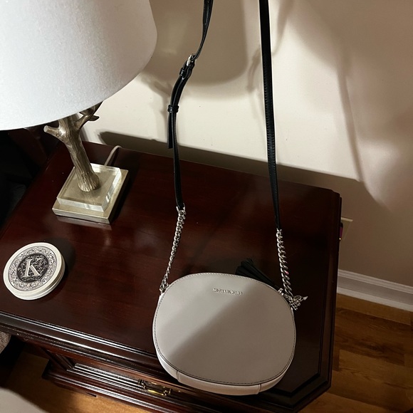 Michael Kors bag - Picture 1 of 6